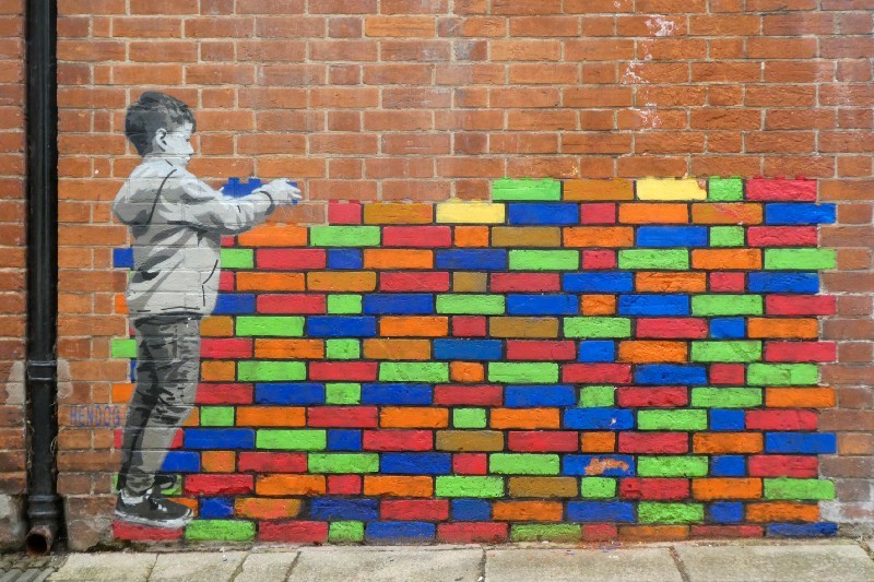 graffit of kid organising coloured blocks